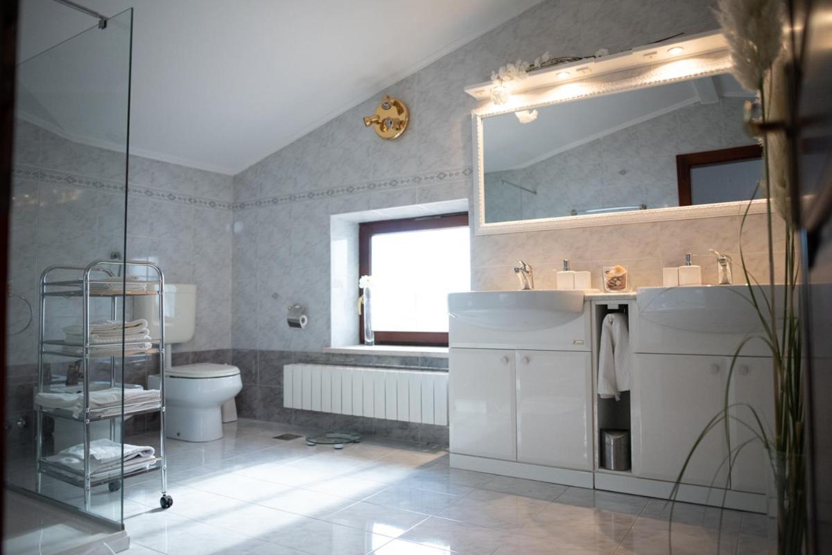 Castle House Rooms, Swimming Pool & Sauna & Tennis Court & Wine Cellar Sežana Extérieur photo