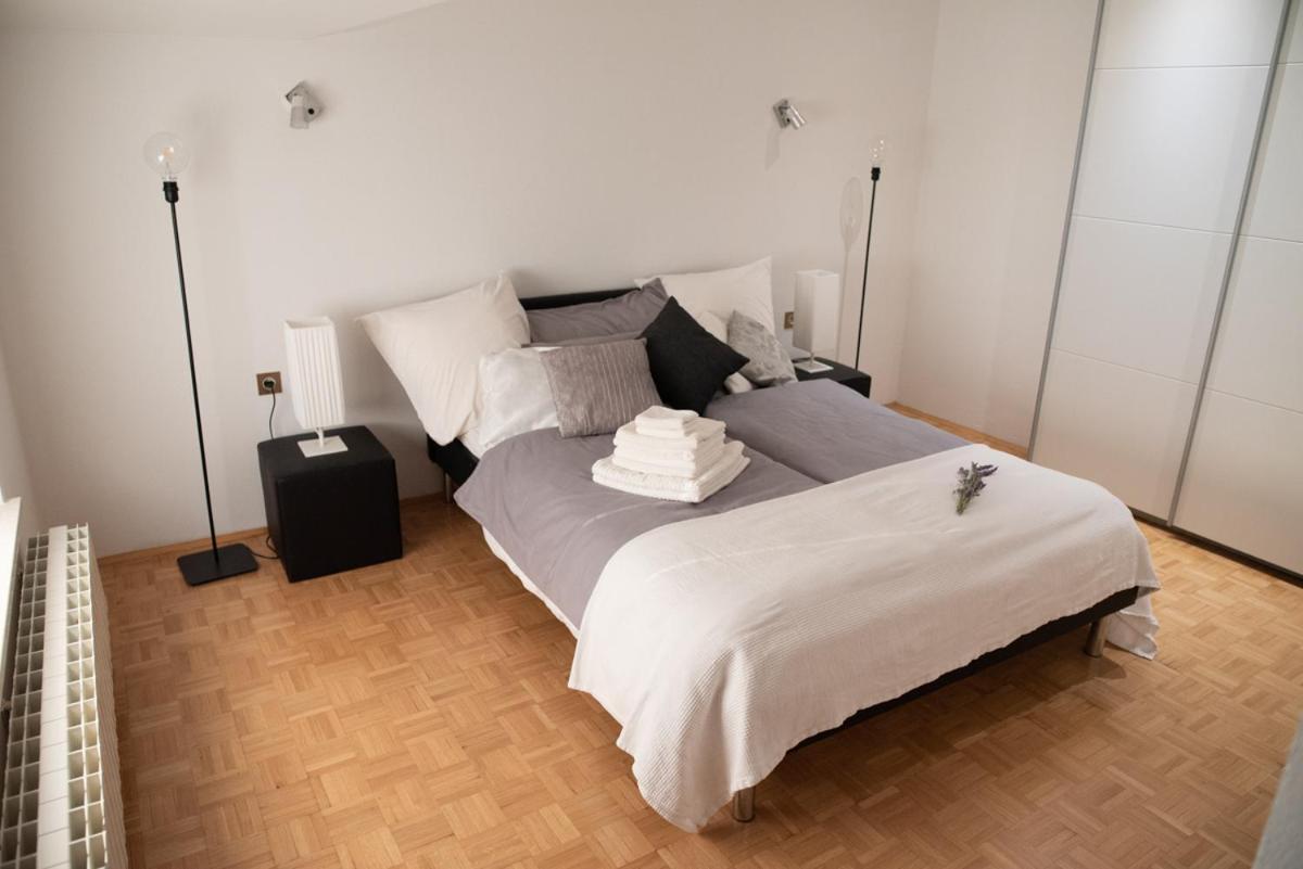 Castle House Rooms, Swimming Pool & Sauna & Tennis Court & Wine Cellar Sežana Extérieur photo