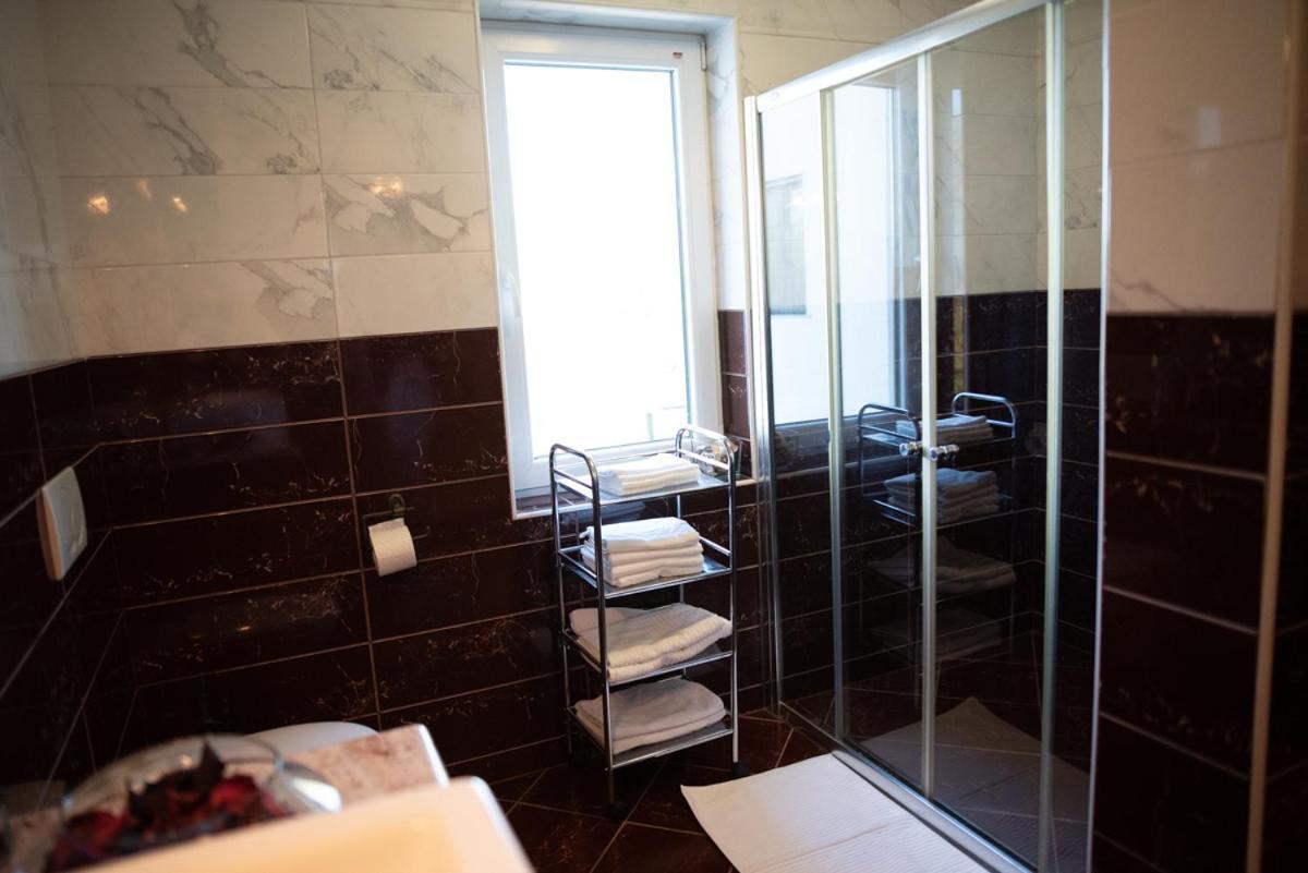 Castle House Rooms, Swimming Pool & Sauna & Tennis Court & Wine Cellar Sežana Extérieur photo