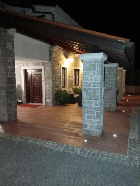 Castle House Rooms, Swimming Pool & Sauna & Tennis Court & Wine Cellar Sežana Extérieur photo